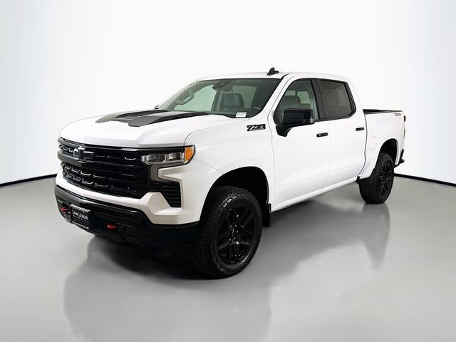 Used 2025 Chevrolet Silverado 1500 LT Trail Boss w/ Convenience Package II AWD/4WD image 3