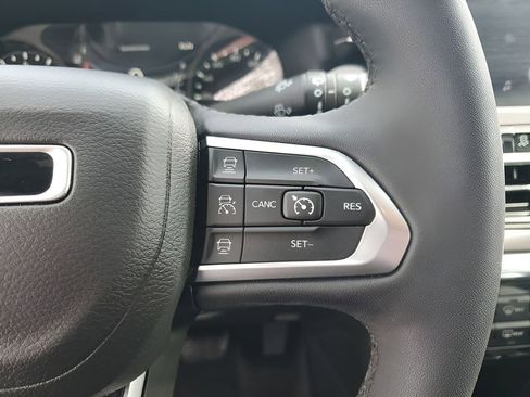 Used 2024 Jeep Compass Limited image 34