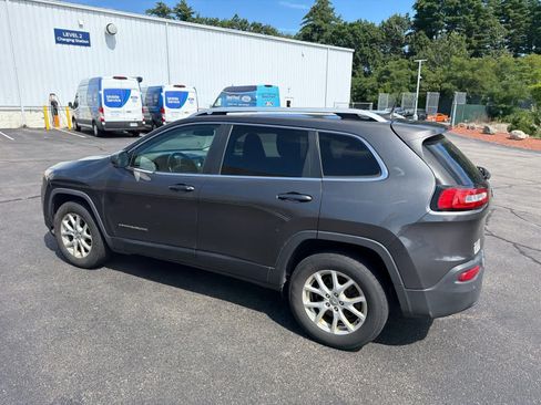 Used 2016 Jeep Cherokee Latitude w/ Safety/Convenience Group AWD/4WD image 9