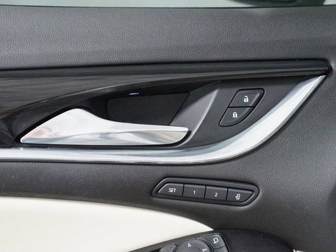 Used 2022 Buick Enclave Premium w/ Experience Buick Package FWD image 33