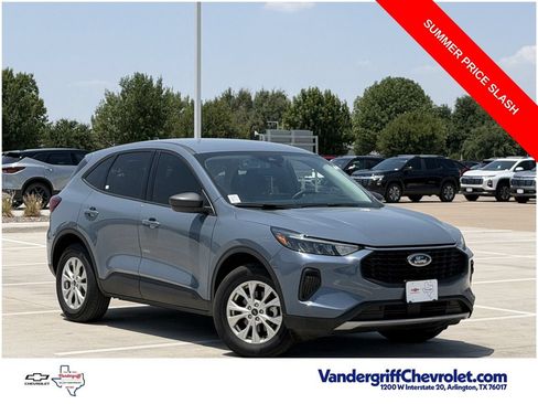 Used 2025 Ford Escape Active w/ Cold Weather Package AWD/4WD image 2