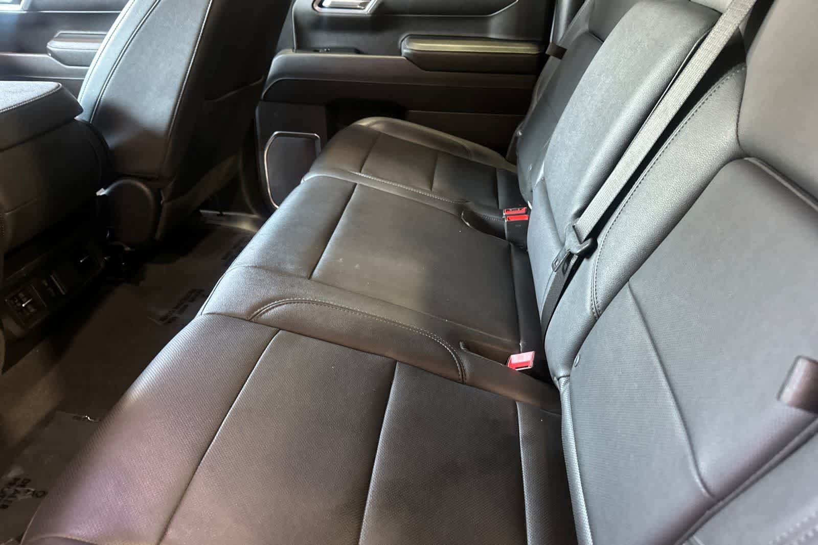 Used 2025 GMC Sierra 1500 SLT RWD image 5