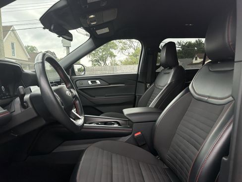 Certified 2025 Ford Explorer ST-Line AWD/4WD image 14