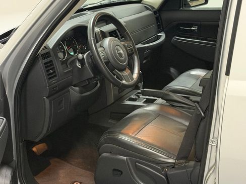 Used 2012 Jeep Liberty Sport image 8