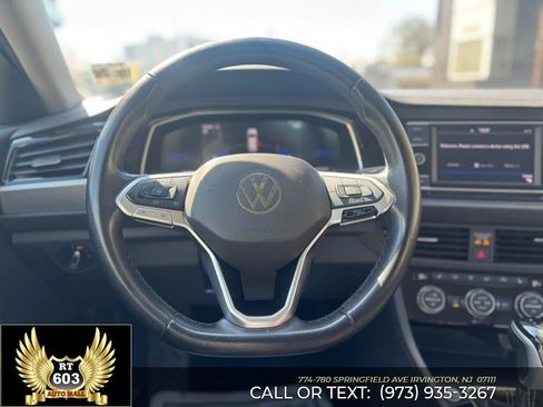 Used 2024 Volkswagen Jetta SE FWD image 10