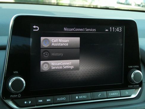 Used 2024 Nissan Rogue SV image 37