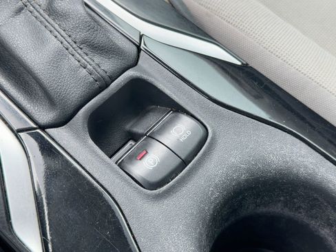 Used 2022 Toyota Corolla LE image 25