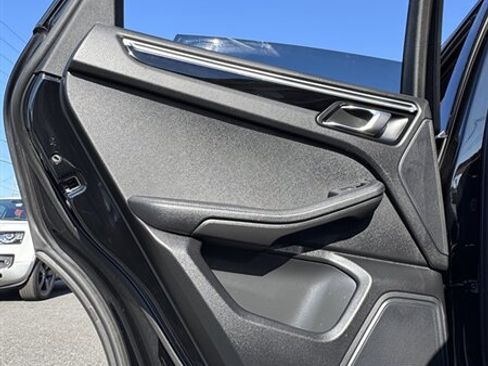 Used 2021 Porsche Macan image 41