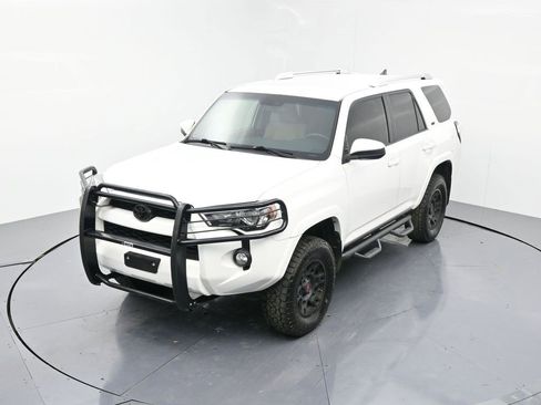 Used 2018 Toyota 4Runner SR5 image 19