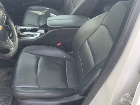 Used 2022 Chevrolet Malibu Premier w/ LPO, Floor Liner Package FWD image 9
