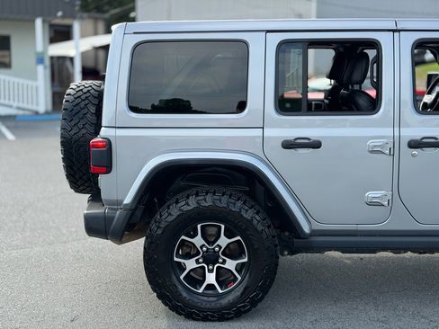Used 2021 Jeep Wrangler Unlimited Rubicon AWD/4WD image 9