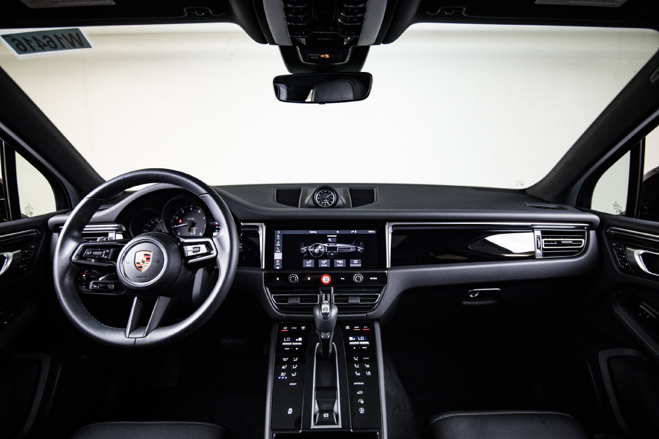 Certified 2026 Porsche Macan AWD/4WD image 25