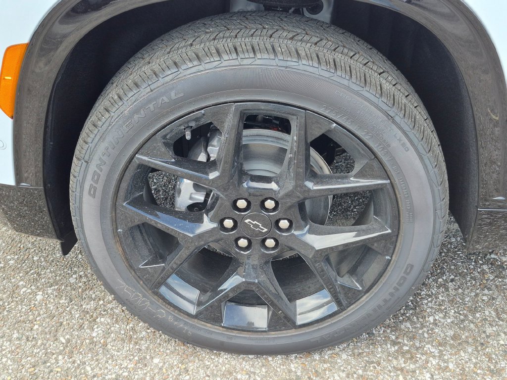 New 2026 Chevrolet Traverse RS w/ LPO, Floor Liner Package FWD image 11