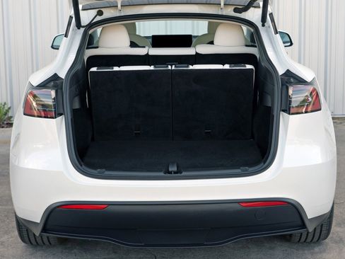 Used 2023 Tesla Model Y Long Range image 10