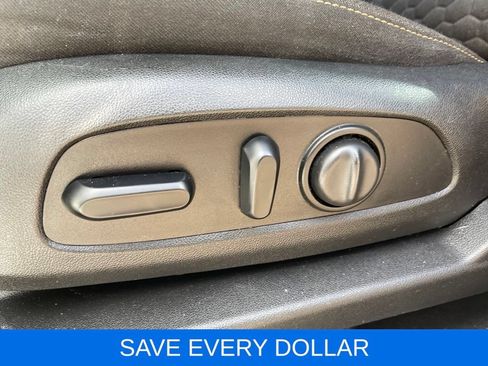 Used 2019 Chevrolet Equinox LT FWD image 21
