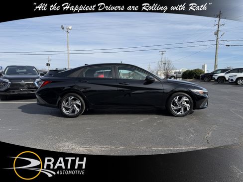 Used 2025 Hyundai Elantra Sport FWD image 9