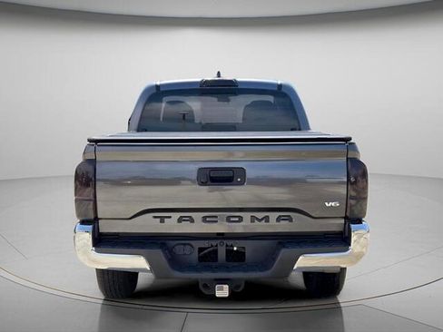 Used 2018 Toyota Tacoma SR5 RWD image 6