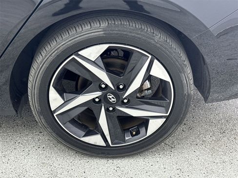 Used 2023 Hyundai Elantra Limited image 41