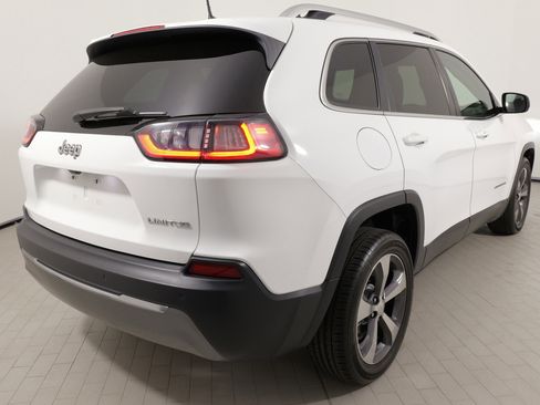 Used 2019 Jeep Cherokee Limited image 12