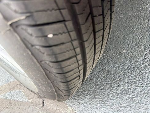 Used 2024 Kia Carnival LX image 31