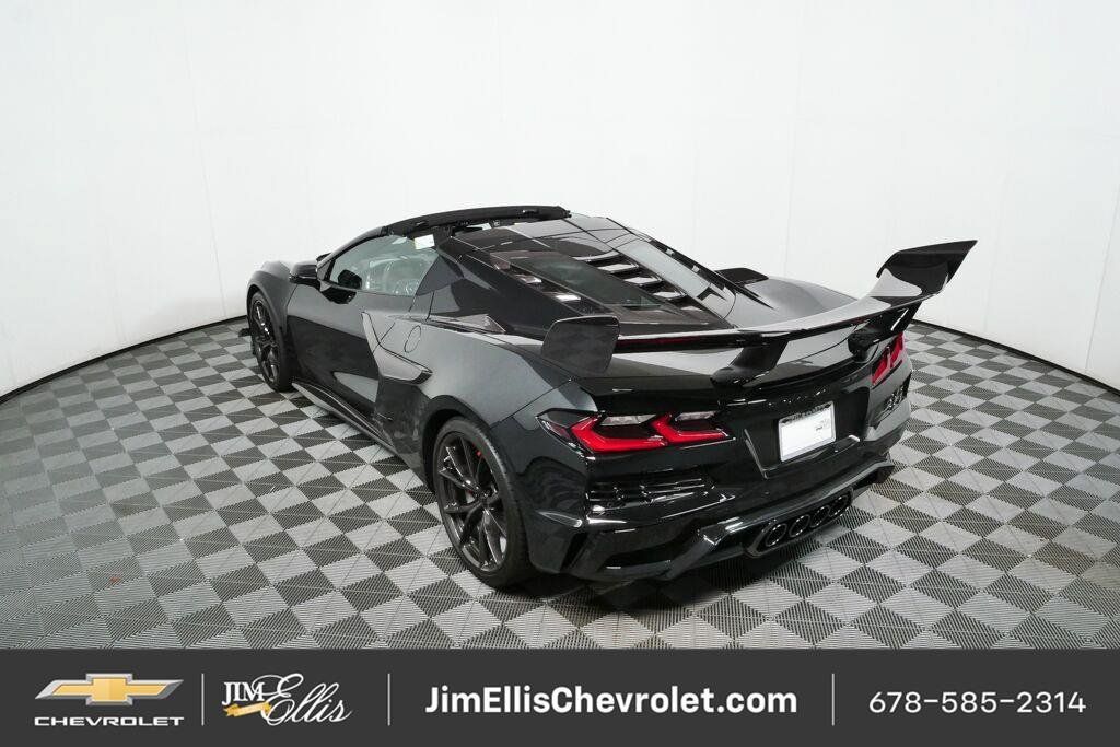 Used 2027 Chevrolet Corvette ZR1 w/ ZR1 Carbon Fiber Aero Package RWD image 23