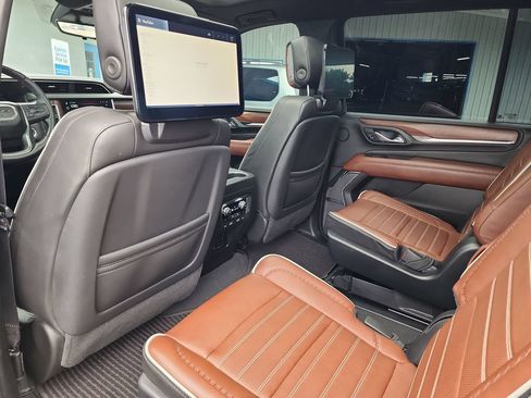 Used 2023 GMC Yukon XL Denali Ultimate AWD/4WD image 40