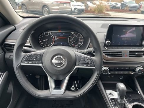 Used 2023 Nissan Altima 2.5 SV image 18