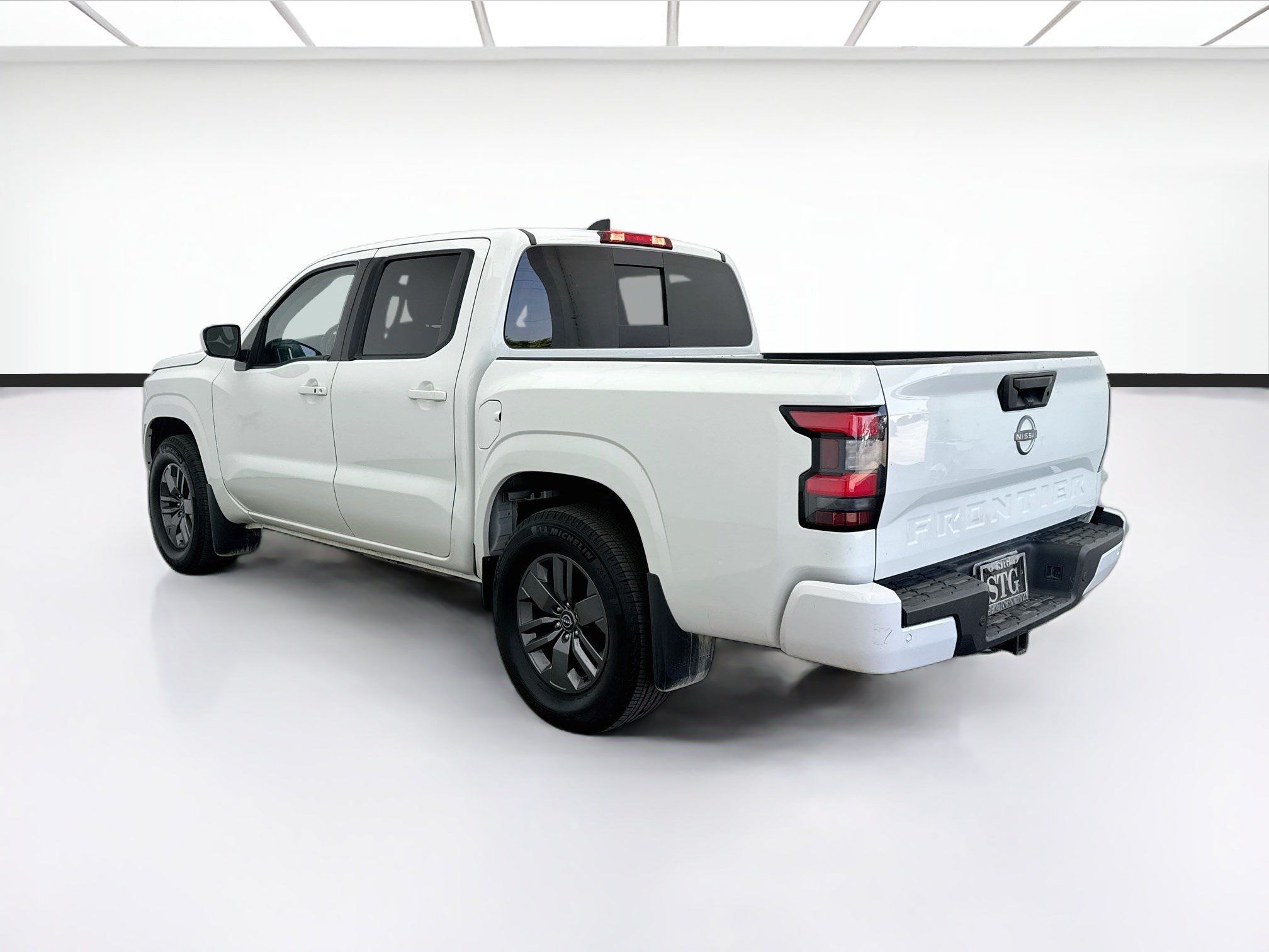 Used 2025 Nissan Frontier SV w/ SV Convenience Package RWD image 6