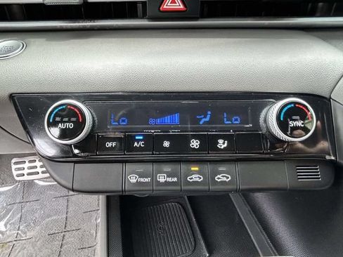 Used 2025 Hyundai Elantra Sport FWD image 20