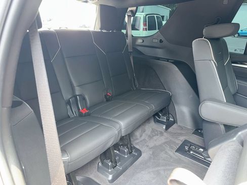 Used 2025 Cadillac Escalade Premium Luxury AWD/4WD image 30