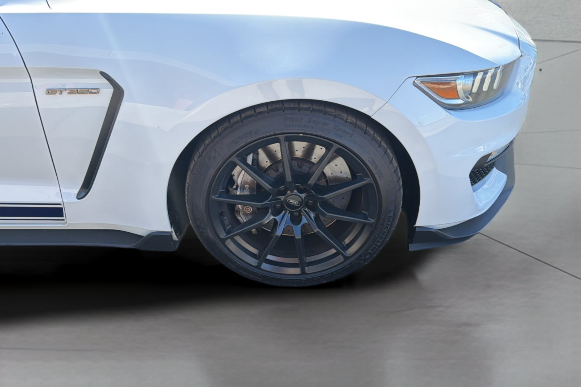 Used 2016 Ford Mustang Shelby GT350 w/ Technology Package RWD image 34