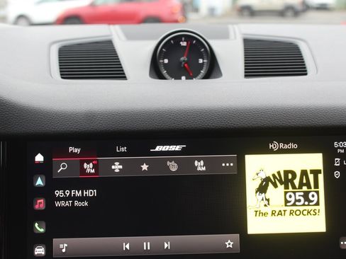 Used 2022 Porsche Cayenne Platinum Edition image 7