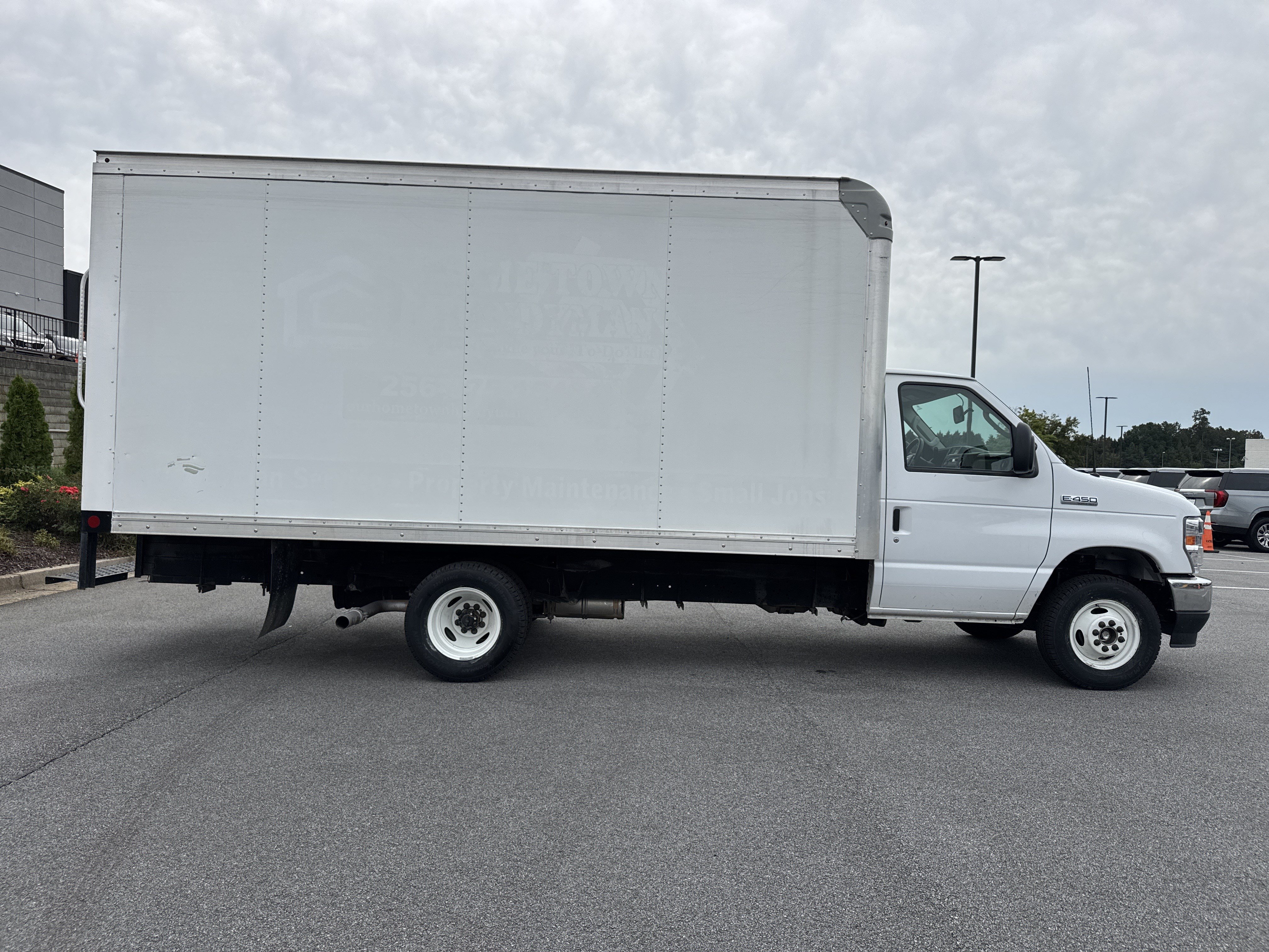 Used 2023 Ford E-450 and Econoline 450 Super Duty w/ Power Windows & Locks Group RWD image 11