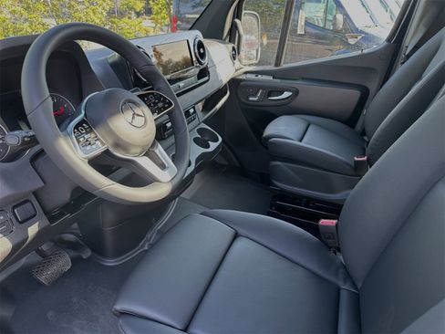 Used 2024 Mercedes-Benz Sprinter 144 Cargo image 10
