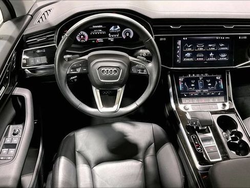 Used 2023 Audi Q7 2.0T Premium w/ Towing Package AWD/4WD image 4