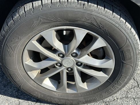 Used 2019 Hyundai Santa Fe SE image 10