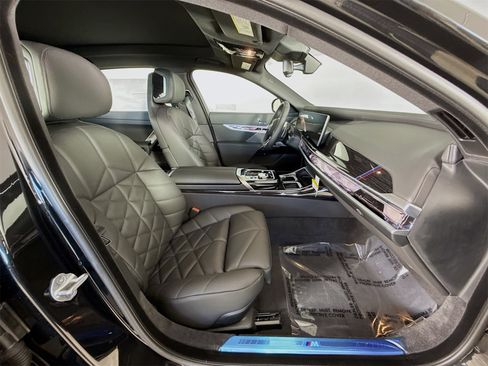 New 2026 BMW 740i image 30
