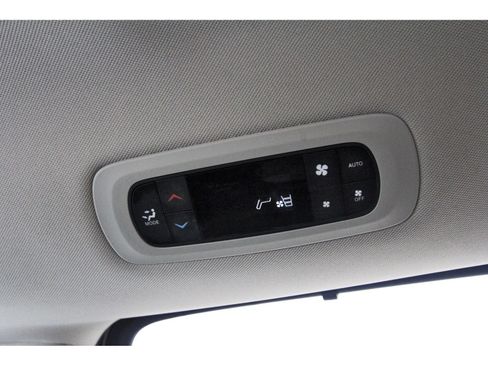 Used 2024 Chrysler Pacifica Touring-L FWD image 16