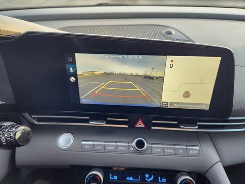 Used 2023 Hyundai Elantra SEL w/ Convenience Package image 19