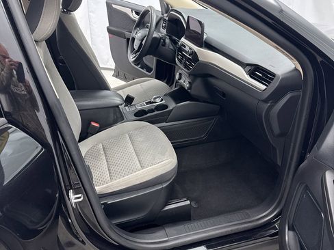 Used 2020 Ford Escape SE image 25