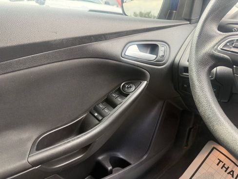Used 2018 Ford Focus SE FWD image 28