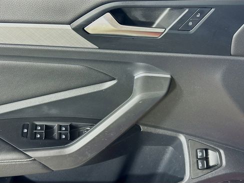 Certified 2022 Volkswagen Jetta SE FWD image 11