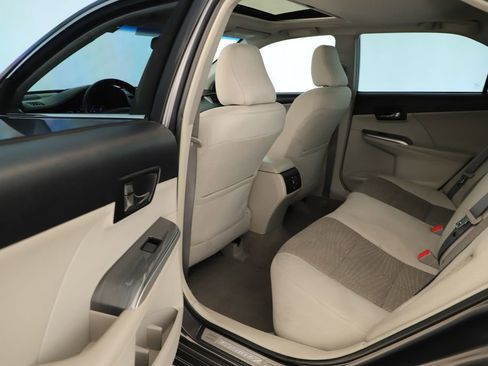 Used 2014 Toyota Camry XLE w/ Moonroof Package image 27