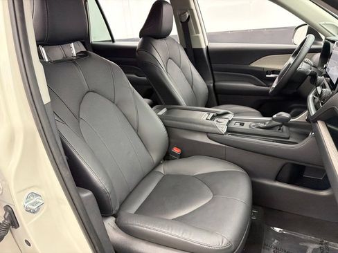 Used 2024 Toyota Grand Highlander AWD image 33