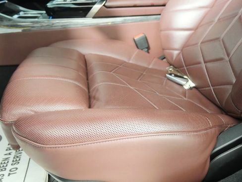 Certified 2023 BMW 760i xDrive image 10