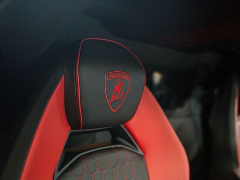 Used 2024 Lamborghini Revuelto AWD/4WD image 10