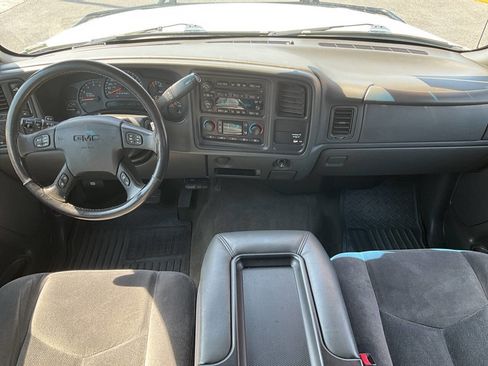 Used 2006 GMC Sierra 2500 SLE w/ Heavy-Duty Power Package image 13