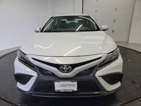 Used 2023 Toyota Camry SE FWD image 2