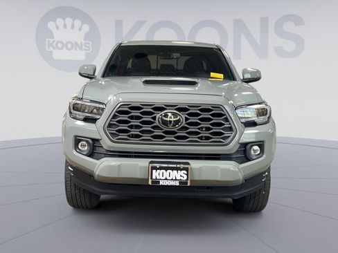 Used 2022 Toyota Tacoma TRD Sport image 11