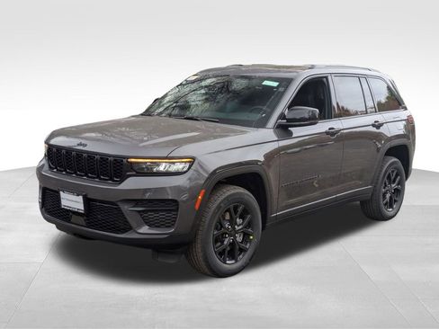 New 2025 Jeep Grand Cherokee Altitude image 7